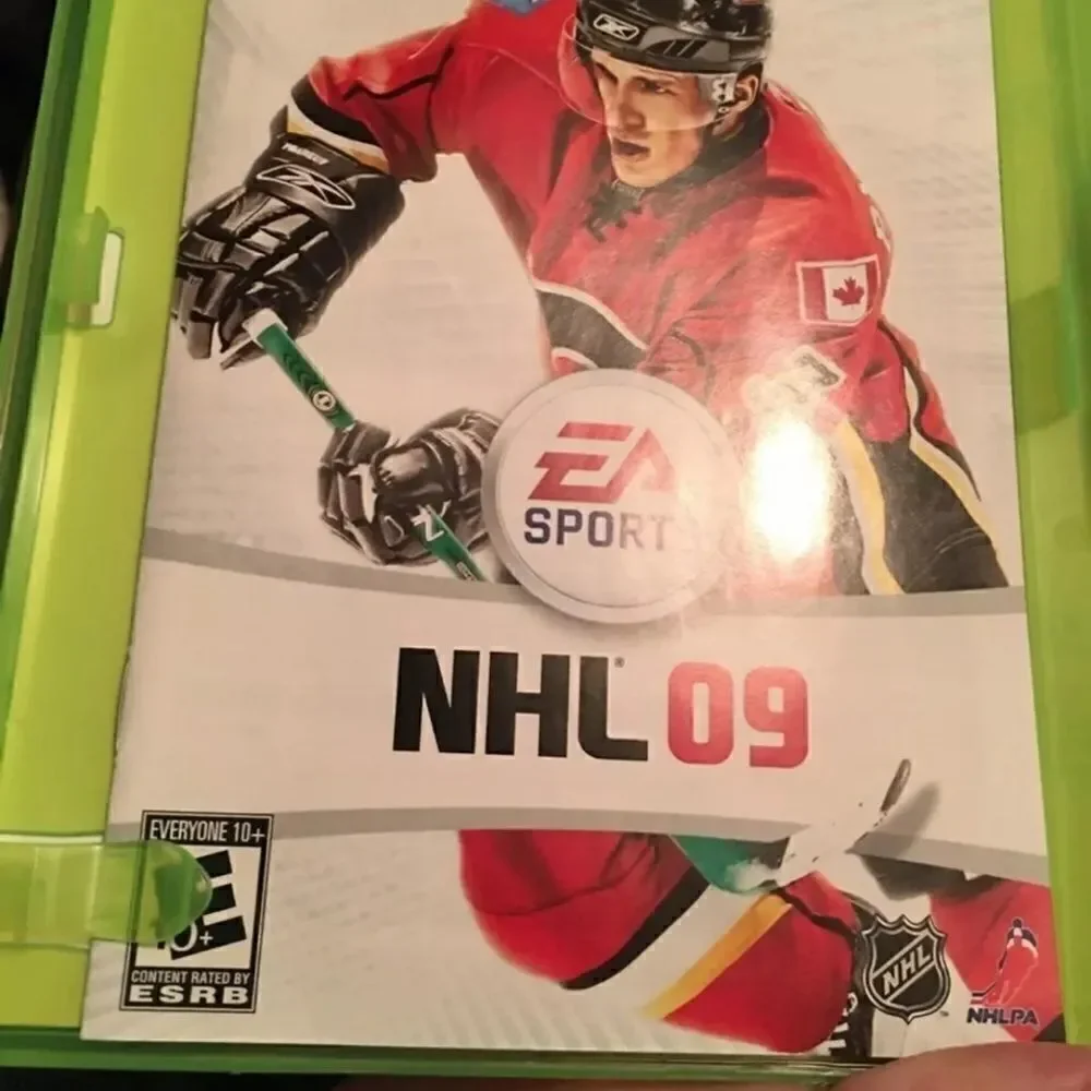 NHL 09 Xbox 360 video game Microsoft 2008 EUC COMPLETE with book hockey